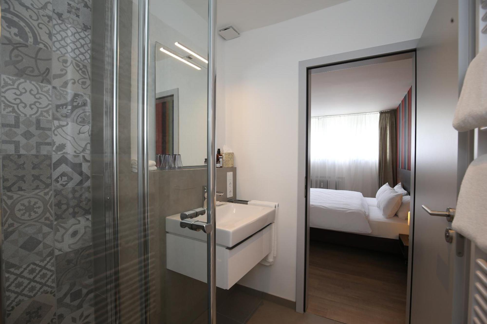 Hotel Fährhaus km734 Düsseldorf Zimmer foto