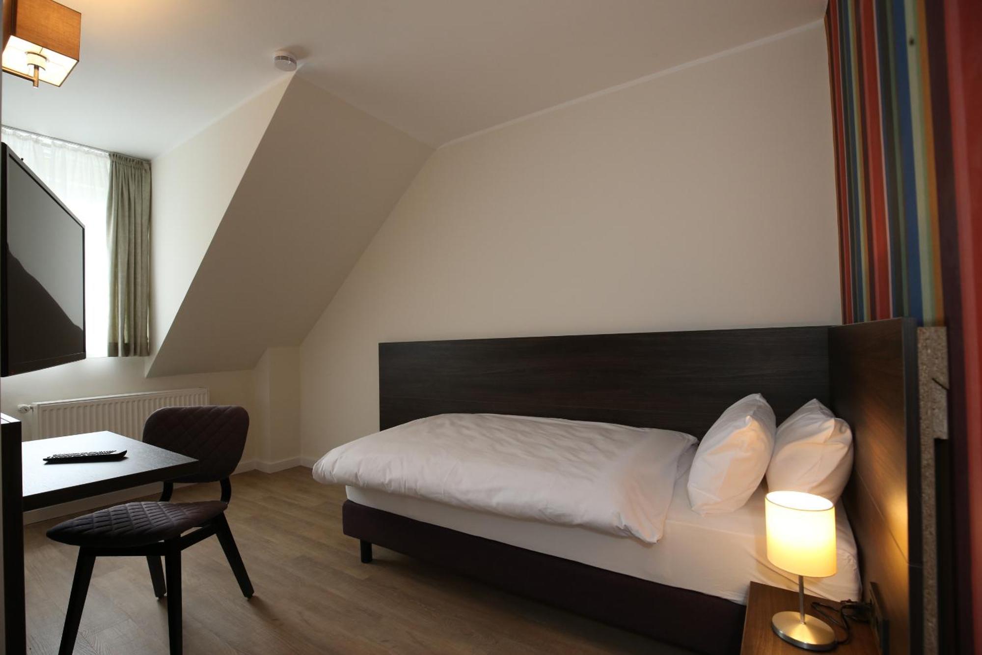 Hotel Fährhaus km734 Düsseldorf Zimmer foto