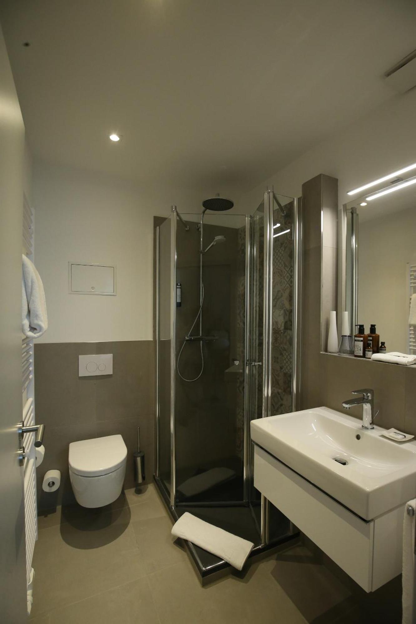 Hotel Fährhaus km734 Düsseldorf Zimmer foto