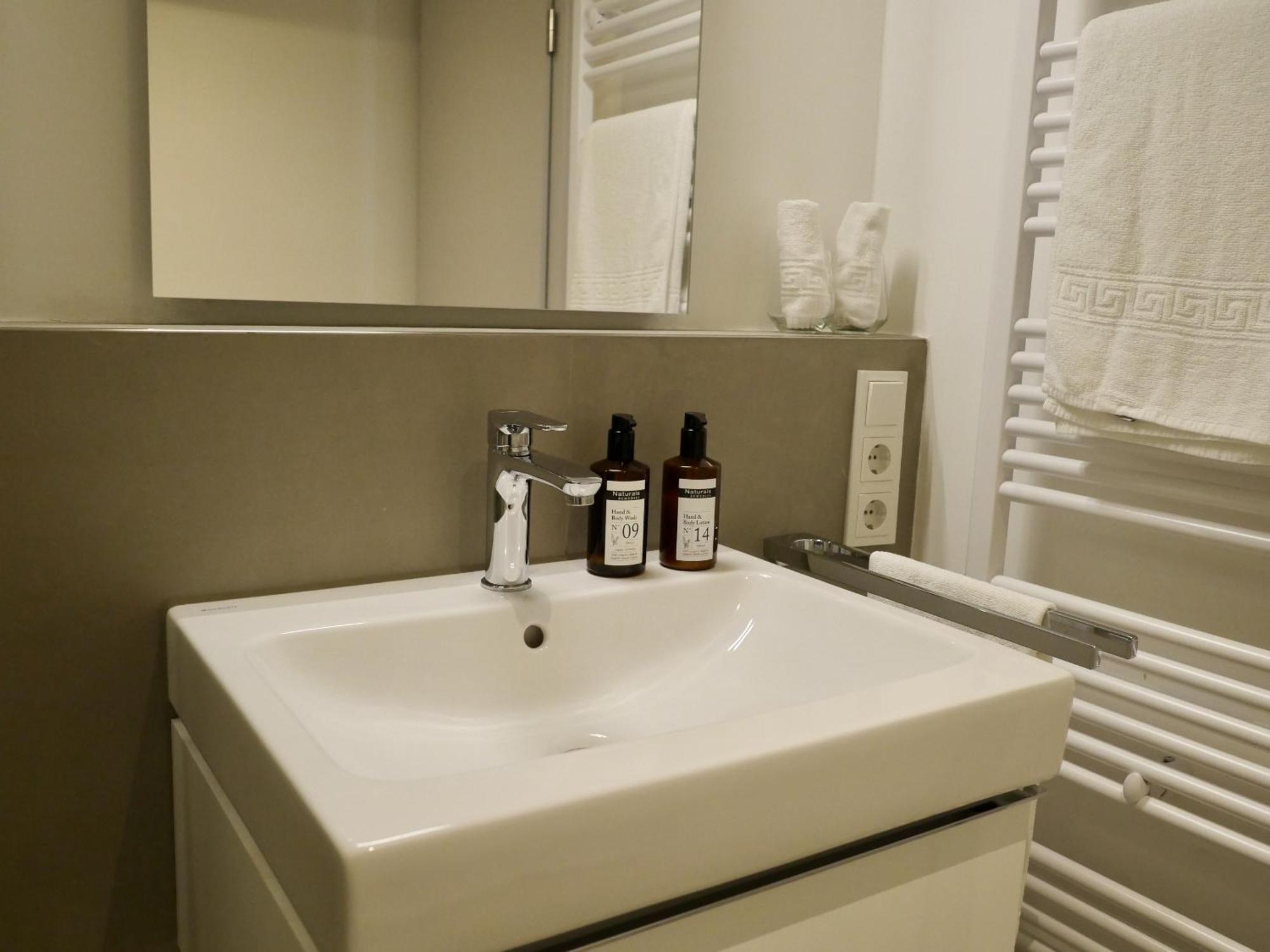 Hotel Fährhaus km734 Düsseldorf Zimmer foto